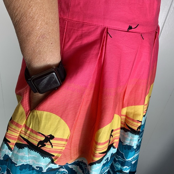 Super Cute Surfer Girl Pleated Skirt - Small - Picture 6 of 9